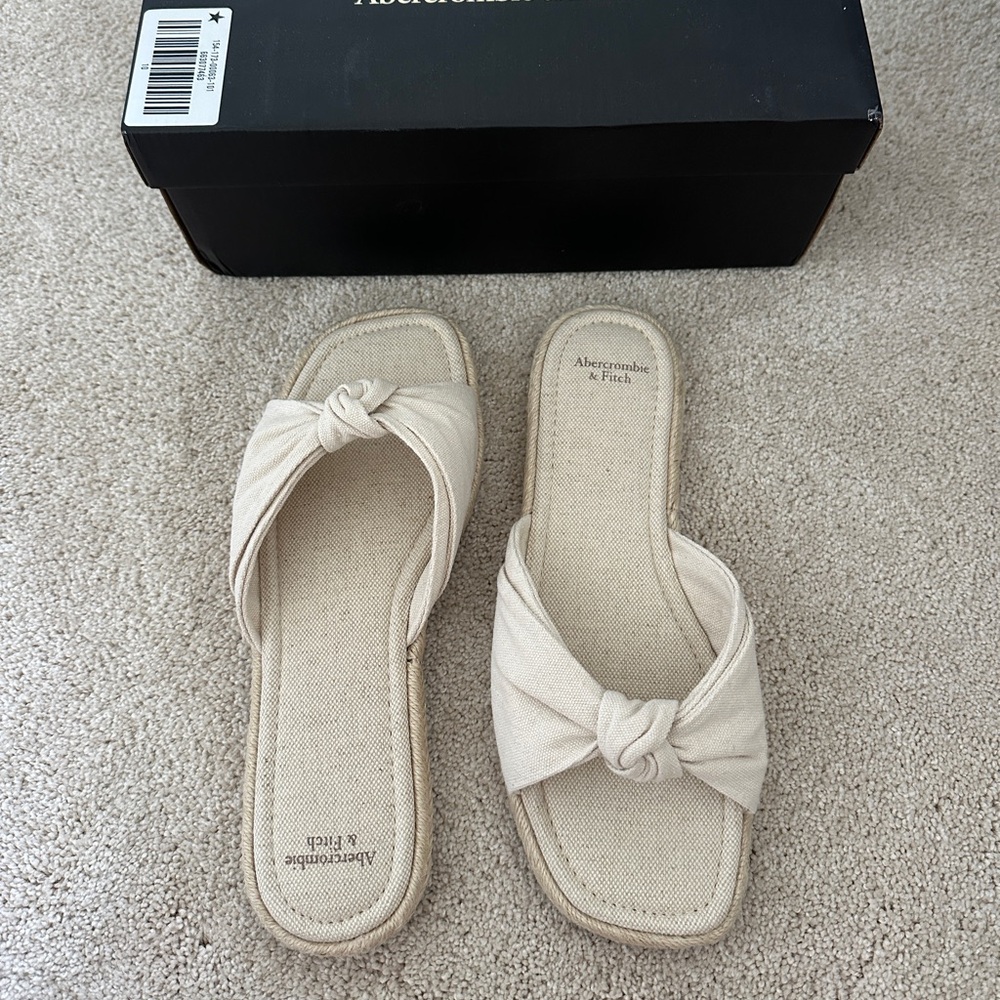 *NWT Abercrombie & Fitch Knotted Slide Sandals